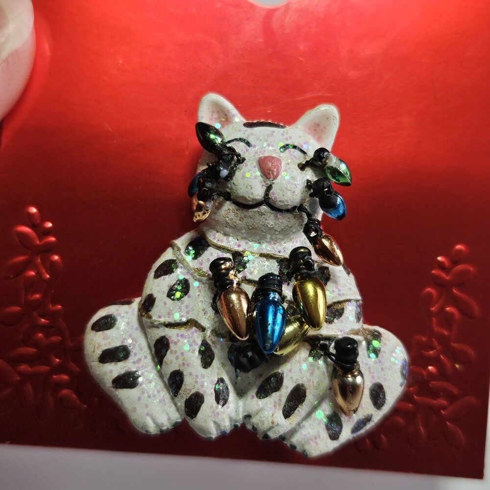 White Cat Holiday Christmas Lights Brooch Pin Sparkle Resin Costume Jewelry